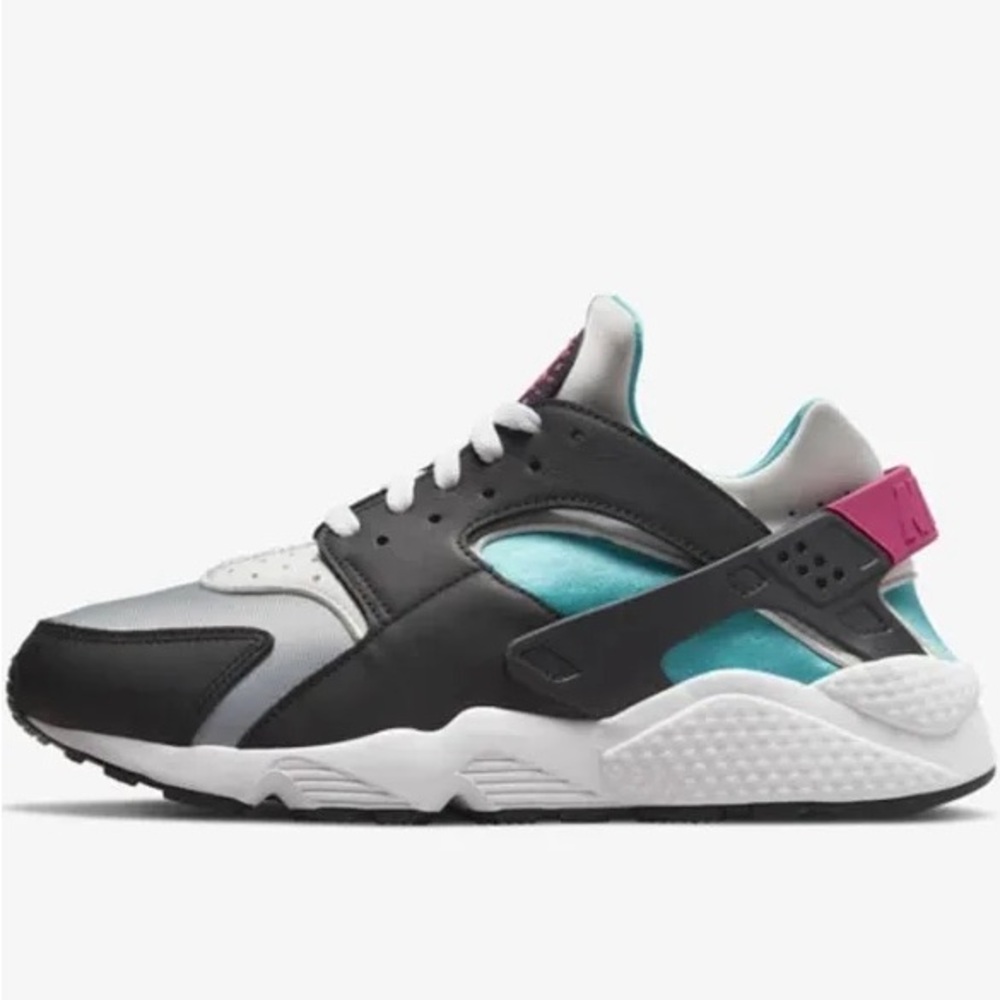 Nike Black and Silver Sneakers Huarache Retro High-Top Design